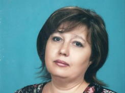 «Дети падали на колени и плакали»: мгновенная смерть учительницы на линейке шокировала волгоградцев