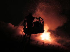 Поздно ночью в 17-этажке в Волгограде  вспыхнул пожар: есть пострадавший