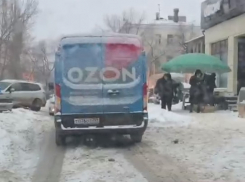 Хамство на дороге водителя Ozon показала во всей красе волгоградка