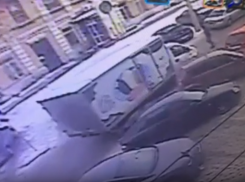 Волгоградец ищет «ГАЗель» с мороженым, повредившую его иномарку