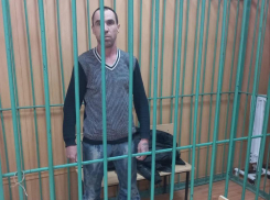 Ругался матом и размахивал молотком: неудачная беседа с полицейским привела волгоградца в СИЗО