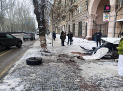 Авария с участием Mercedes на Комсомольской в Волгограде собрала гигантскую пробку