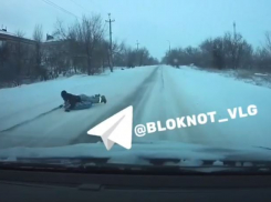 Смертельно опасные покатушки на «ватрушке» под Волгоградом попали на видео 