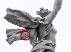 Символ Z нашли на легендарной «Родине-матери» в Волгограде