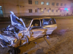 Машины - в хлам, пятеро в больницах после массового ДТП в Волгограде