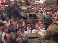 «Пьяные и сытые люди бросались под танки»: волгоградский военный стал свидетелем государственного переворота в Москве