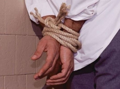 Под Волгоградом мужчину избили и ограбили в собственном доме