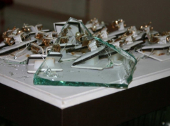 В Волгограде два налетчика с пистолетом ограбили ювелирный салон «585» 