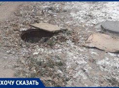 «Прикрыт «фанеркой»: жители с лета просят закрыть опасный люк в Городище у школы