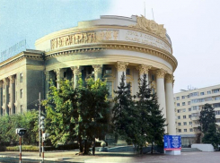 Тогда и сейчас: Дворец, который волгоградцы прозвали «унитазом»