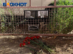 Флаг «Вагнера» исчез с народного мемориала Пригожину и Уткину в Волгограде
