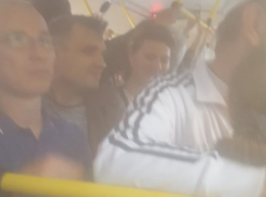 «Пусть администрация увидит, что творит»: давку пассажиров в автобусе №77 сняла на видео волгоградка