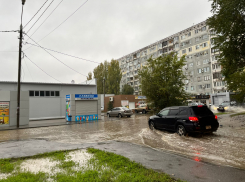 «Не едем, а плывем»: Волгоград встал в 9-балльных пробках