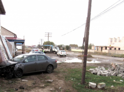 Водитель Toyota протаранил строительный магазин в Волгоградской области