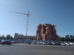 Сквер у строящегося собора Александра Невского в центре Волгограда погрузится в темноту