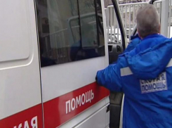 Жители многоэтажки на юге Волгограда вызвали «скорую», чтобы выгнать бомжа 