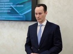 Ректор престижного волгоградского вуза показал, что может в свои 47 лет