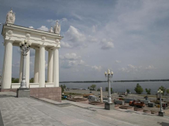 Центр Волгограда изуродуют новыми рекламными щитами