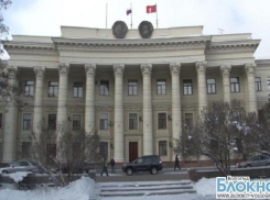 Рабочий упал с крыши правительства Волгоградской области и разбился насмерть