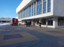 Волгоградский  ГДЮЦ оцепили пожарные