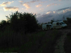 Следователи устанавливают личность погибшего под поездом на юге Волгограда мужчины