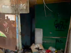 Заброшенными 15 лет ларьками заинтересовалась мэрия после публикации «Блокнота»