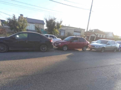 Под Волгоградом столкнулись четыре автомобиля