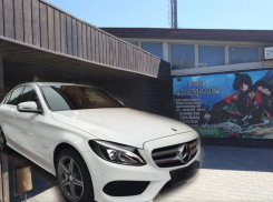 Mercedes C-180 угнали у кафе «Саирме» на юге Волгограда