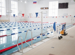 Новый бассейн в Волгограде проверил глава региона