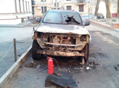 Ночью в Волгограде подожгли Toyota Land Cruiser