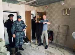 Алиментщика в розыске достали из шкафа в Волгограде