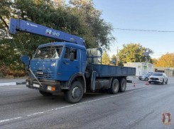 Умер мгновенно: кран-манипулятор раздавил пешехода в Волгограде