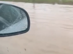 Дороги под водой: фото и видео с затопленных улиц Волгограда