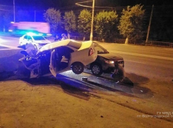 27-летний водитель Lada Priora протаранил подземный переход: пострадали трое волгоградцев