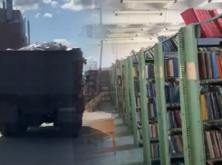 Уникальное книгохранилище уничтожают в Волгограде: книги везут на свалку грузовиками