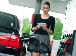 Цены на  бензин растут бешеными темпами, - волгоградцы