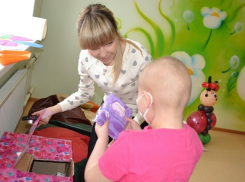 Волгоградцы ко Дню защиты детей собирают подарки для маленьких онкобольных