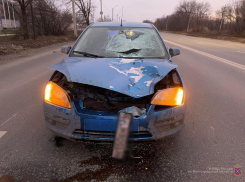 Лобовое стекло пробито от удара: в Волжском в ДТП умерла женщина