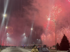 Волгоград запомнит надолго: видео гранд-фейерверка на набережной 2 февраля 