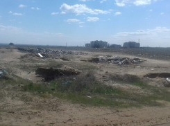 Волгоградцы превратили шикарный карьер в отстойник с отходами