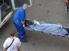 В Волгограде в подъезде дома обнаружено 2 трупа 