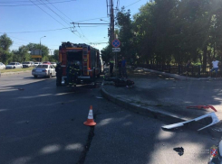 ДТП на проспекте Ленина попало на видео: мотоциклиста без сознания доставили в больницу