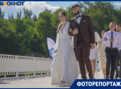 Свадебный парад и парусная регата: показываем, как проходит последний день фестиваля в Волгограде