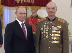 Владимир Путин наградил ветерана из Волгограда юбилейной медалью