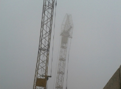 Кран вывернуло наизнанку на стройке в Волгограде 