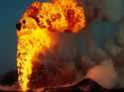 В Камышинском районе горит скважина с нефтью 