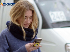 Психологи рассказали, почему волгоградцы не выпускают телефоны из рук