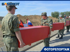 Более тысячи солдат, погибших в боях за Сталинград, перезахоронили в Россошках