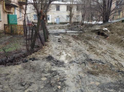 «Форт Боярд» по-волгоградски: жители на видео показали коммунальный коллапс из-за тающих сугробов