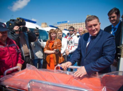 Андрей Бочаров помог студентам принять ванну